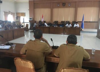 rapat dprd dengan stm