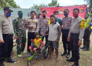 Bahagianya Putri usai dapat Kursi roda dari Kapolres Dompu