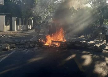 Terus melawan, pendukung SUKA kini blokir jalan