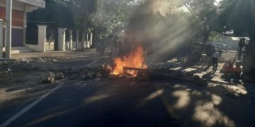 Terus melawan, pendukung SUKA kini blokir jalan