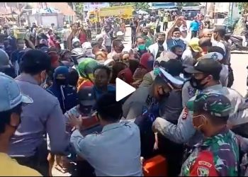 Demo pendukung SUKA diwarnai aksi bakar ban dan bersitegang dengan aparat