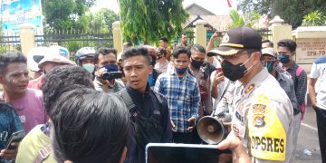 Kapolres Dompu turun tangan, demo yang rusuh kini kondusif