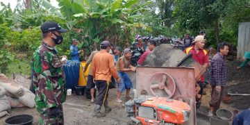 Babinsa Kadindi Barat gotong royong pembangunan Mushola
