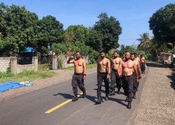 Cara unik Polsek Pekat berolahraga di masa pandemi covid 19