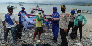 Pol Airud Polres Dompu bagikan baby lobster di ultah ke-70