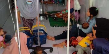 Viral lagi! pasien zal anak RSUD Dompu tidur diluar, karena didalam ruangan panas dan pengap