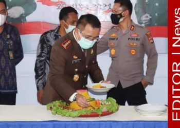 Kajari potong tumpeng