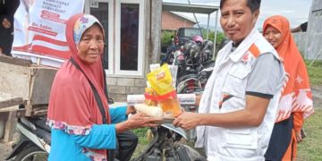 Rezeki akhir tahun dari PKS Dompu, penjual sayur keliling dapat sembako dan vitamin