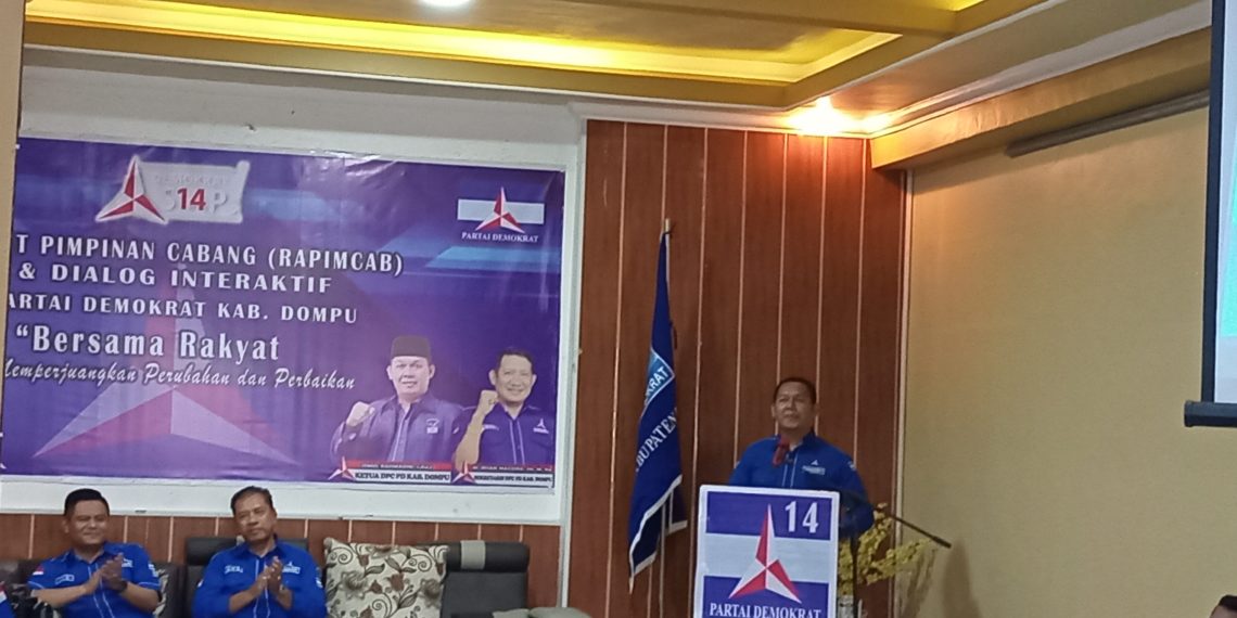 📷 Ketua DPC Demokrat Dompu menyampaikan sambutan dimulainya Rapimcab. (my).