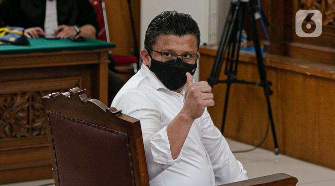 📷 Terdakwa kasus pembunuhan berencana terhadap Yosua Hutabarat atau Brigadir J, Ferdy Sambo saat bersiap menjalani sidang putusan di PN Jakarta Selatan, Senin (13/2/2023). Pembacaan putusan kasus pembunuhan berencana Brigadir Nofriansyah Yoshua Hutabarat alias Brigadir J ini akan disampaikan oleh Ketua Majelis Hakim Wahyu Iman Santoso. (Liputan6.com).