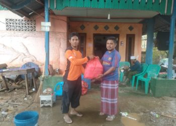 Sigap! kader PKS buka dapur umum dan cuci pakaian kotor warga imbas banjir di Dompu