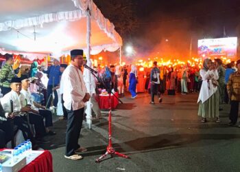 Pawai obor sambut bulan ramadhan diguyur hujan, pemkab dan warga tetap antusias