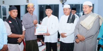 Wabup Dompu serahkan bantuan perbaikan Masjid Nurul Wahidah Desa Lune
