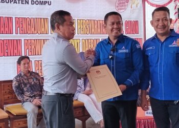 Daftarkan Bacaleg Pemilu 2024, berkas Partai Demokrat Dompu lengkap