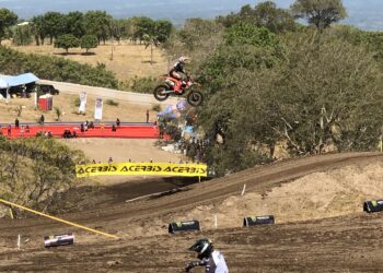 Pembalap Italia tercepat dalam sesi latihan bebas MX2 Samota