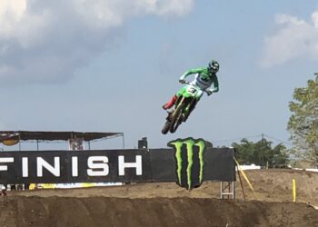Febvre harus terpental setelah Jorge setia membuntuti di race pertama MXGP Samota