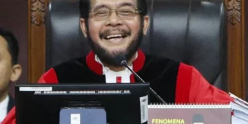 Ketua MK Pengecut, Bersandiwara Soal Batas Usia Capres-Cawapres