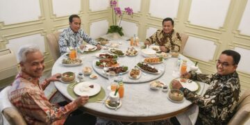 Makan Siang di Istana: Anies Head To Head Dengan Jokowi