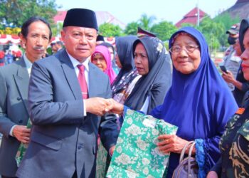 Veteran dapat bingkisan dari pemda Dompu saat peringatan hari pahlawan