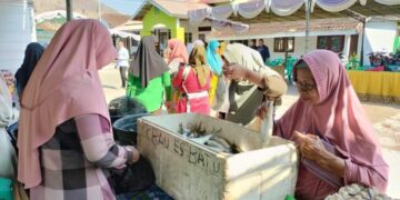 Tekan inflasi, Pemda Dompu adakan pasar murah