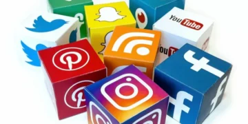 Bahaya media sosial terhadap perubahan karakter siswa