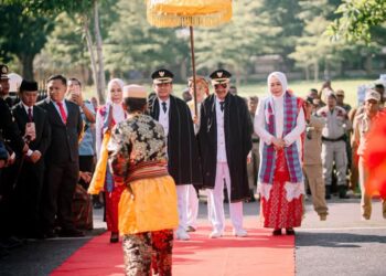 Tradisi leluhur ‘Nggahi Makka’ hiasi penyambutan Bupati-Wabup Dompu terpilih