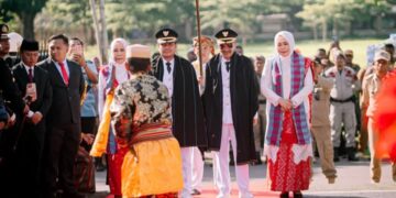 Tradisi leluhur ‘Nggahi Makka’ hiasi penyambutan Bupati-Wabup Dompu terpilih