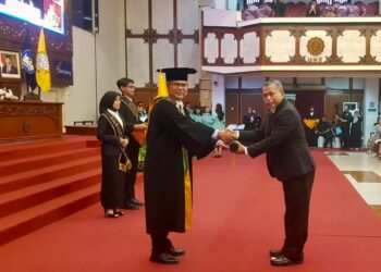 Dapat penghargaan, Hakim Djoe-Menteri alumni berprestasi UNS