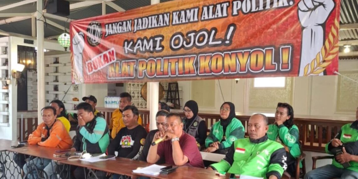 📷 Pernyataan sikap Koalisi Ojol Nasional (KON) yang menolak rencana aksi unjuk rasa di gedung DPR RI dan Kementerian Perhubungan pada 20 Mei 2025. (Zb).