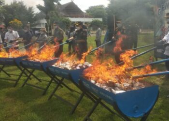 Bea Cukai Sumbawa musnahkan Rokok ilegal senilai Rp472 juta