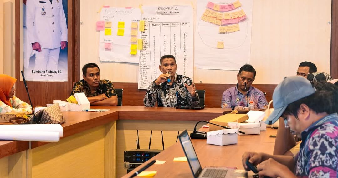 📷 Suasana diskusi berbasis data untuk mencari persoalan pendidikan di Dompu dan mencarikan solusi. (Zn).
