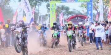 Jelajah destinasi, para raider berpetualang menikmati keindahan Lakey