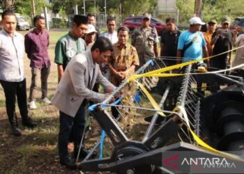 Bupati Dompu Serahkan Alsintan Gapoktan Desa Wawonduru