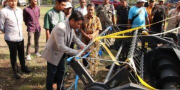Bupati Dompu Serahkan Alsintan Gapoktan Desa Wawonduru