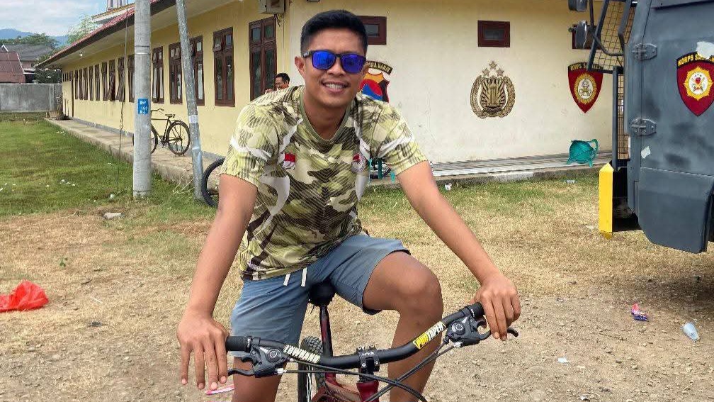 📷 Bersepeda santai meeupakan kebiasaan dadakan bagi Rot untuk menjelajah alam dan pikiran. (Facebook: Rot Bono).
