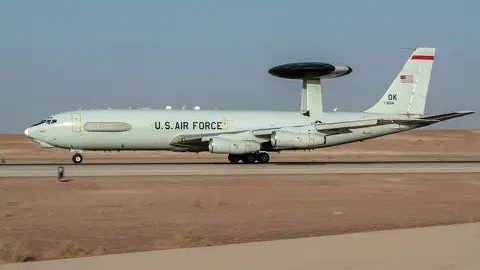 📷 Salah satu pesawat kebanggan A.S, Air Force. Namun tidak kuasa menghadapi kehebatan nuklir dan drone militer Iran. (AU).