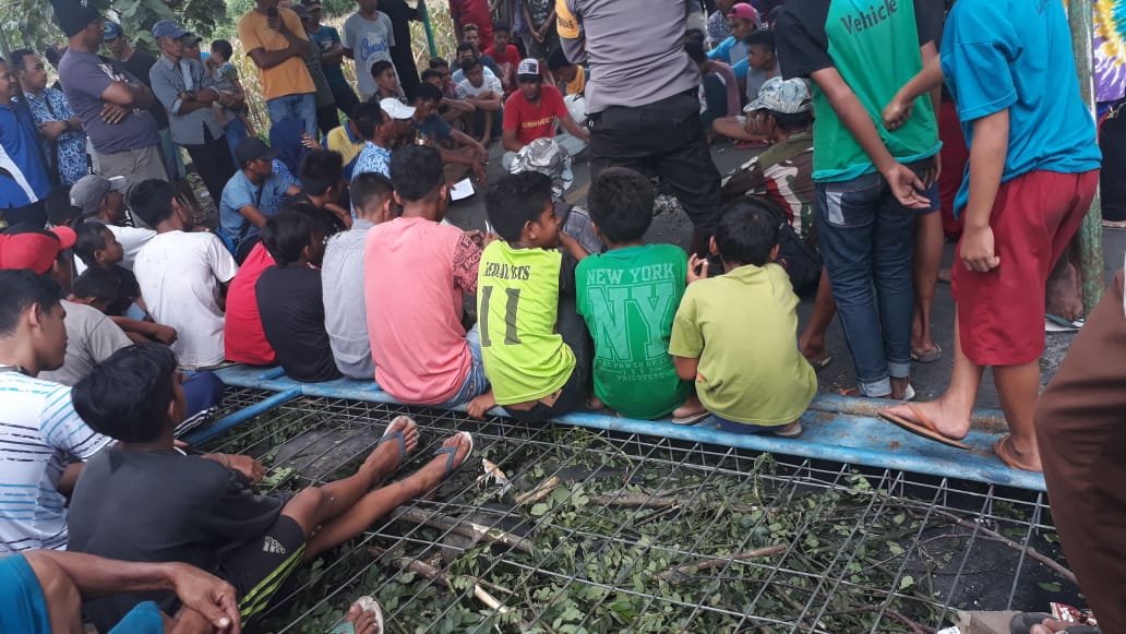 Persoalan Air PDAM Dompu ; Dua tahun warga tidak menikmati Air (Padahal disitu ada Instalasi Pengolah Air atau IPA), Massa blokir jalan, dan tunggakan 3 tahun