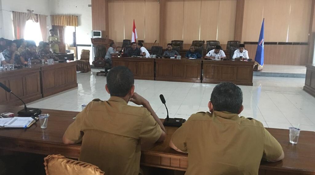 rapat dprd dengan stm