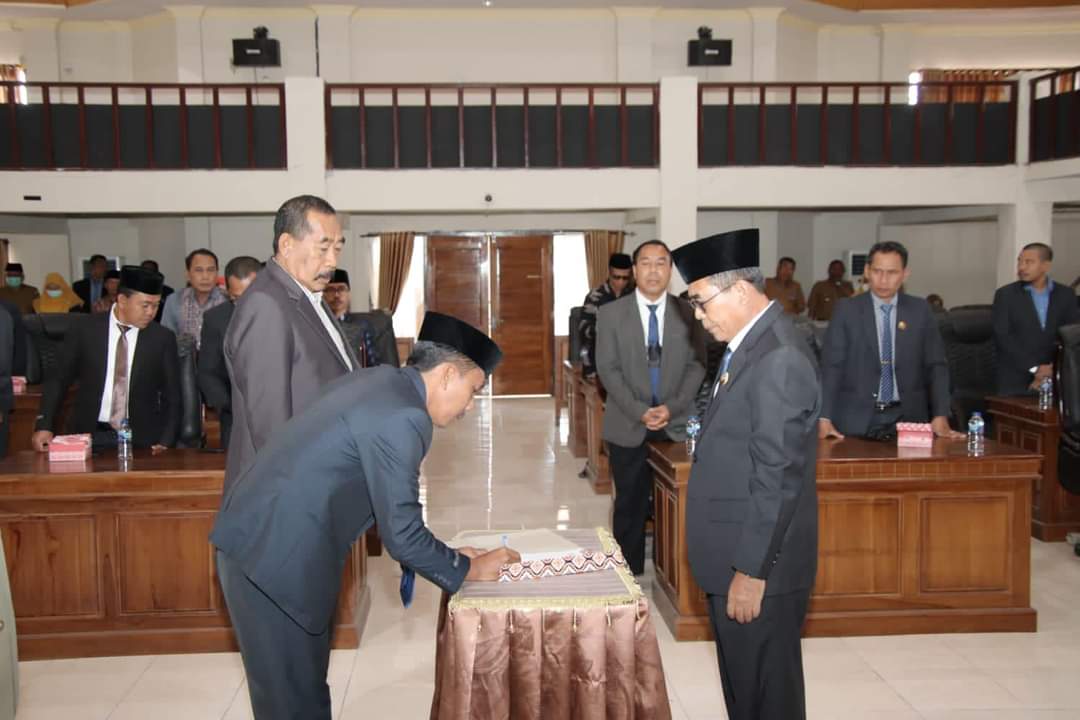 Sidang paripurna DPRD Dompu penyampaian Raperub KUA-PPAS APBD tahun 2022