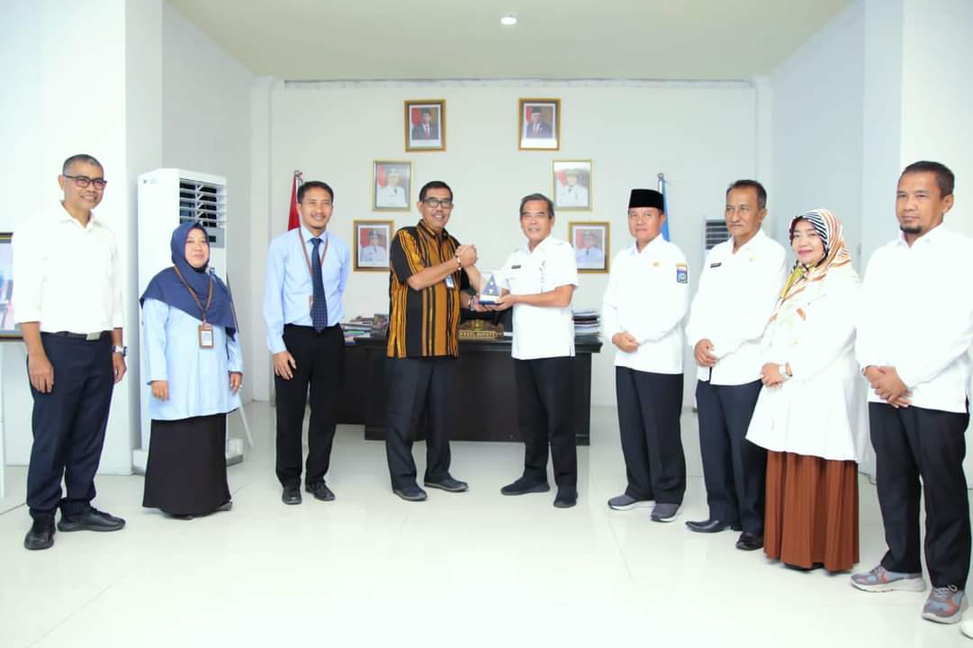 Dapat opini WTP, Bupati Dompu terima penghargaan Menteri Keuangan