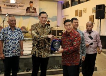 AHY contohkan SBY dan Sjachroedin ZP : Beda warna politik tidak mengurangi persahabatan