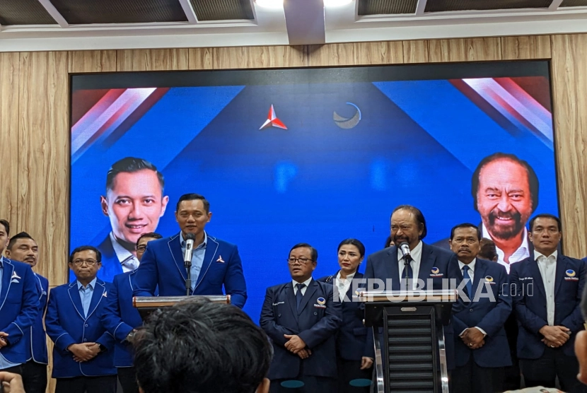 đź“· Ketua Umum Partai Demokrat, Agus Harimurti Yudhoyono (AHY) bersama Ketua Umum Partai Nasdem, Surya Paloh usai melakukan pertemuan tertutup di Kantor DPP Partai Demokrat, Jakarta, Rabu (22/02/23). (Republika).