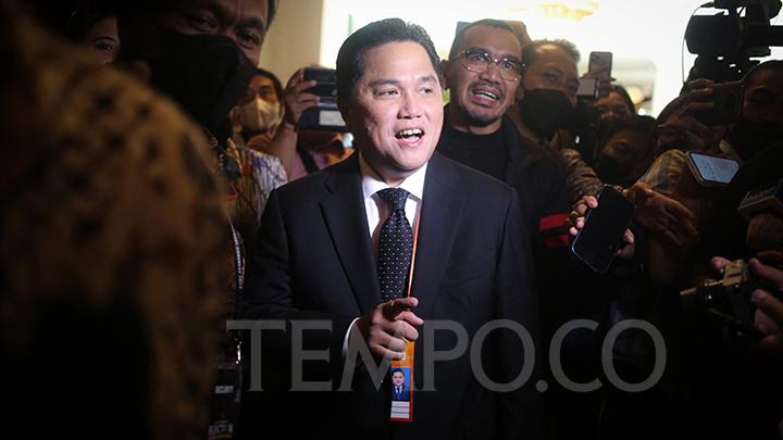Calon Ketua Umum PSSI, Erick Thohir tiba untuk mengikuti Kongres Luar Biasa PSSI di Jakarta, Kamis, 16 Februari 2023. KLB PSSI digelar guna menetapkan Ketua Umum, Wakil Ketua Umum, dan Anggota Exco federasi sepak bola Indonesia. (TEMPO).