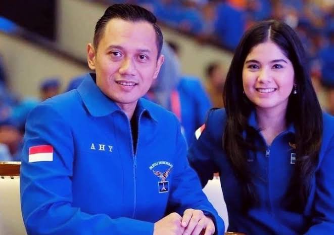 📷 AHY bersama istri Hj. Annisa Larasati Pohan. (Dok).
