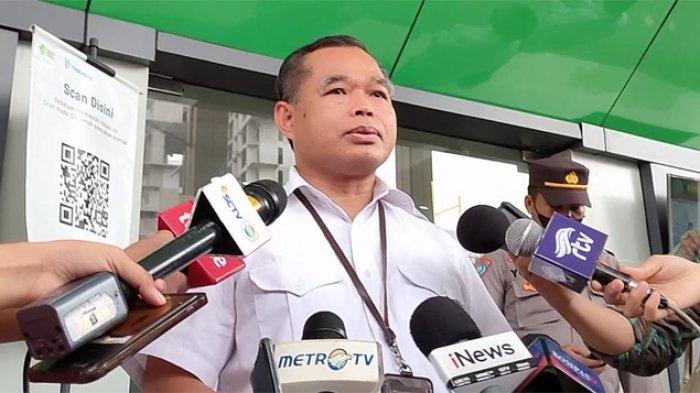 📷 Pejabat Humas PN Jakarta Selatan Djuyamto saat ditemui awak media di Pengadilan Negeri (PN) Jakarta Selatan. (Tribun News).