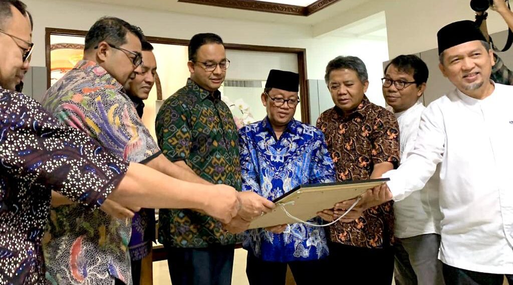 📷 Capres 2023 Anies Baswedan bersama para ketua partai koalisi perubahan usai menandatangani piagam perjanjian. (Humas Demokrat. (my).