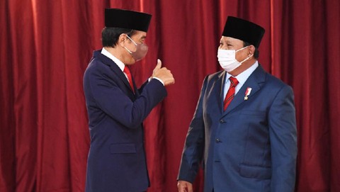 📷 Presiden Jokowi bersama Menteri Pertahanan Prabowo Subianto yang juga Ketua Umum Partai Gerindra. (CNN Indonesia).
