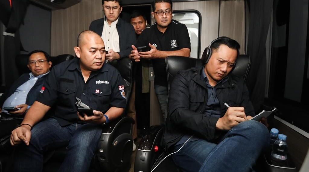 📷 Agus Harimurti Yudhoyono sedang memaparkan visi perbaikan dan perubahan kepada netizen serta menjawab pertanyaan pada sesi tanya jawab melalui platform virtual Twitter Space Rabu Biru Demokrat S14P, pada Rabu, 24 Mei malam. (Humas Partai Demokrat).
