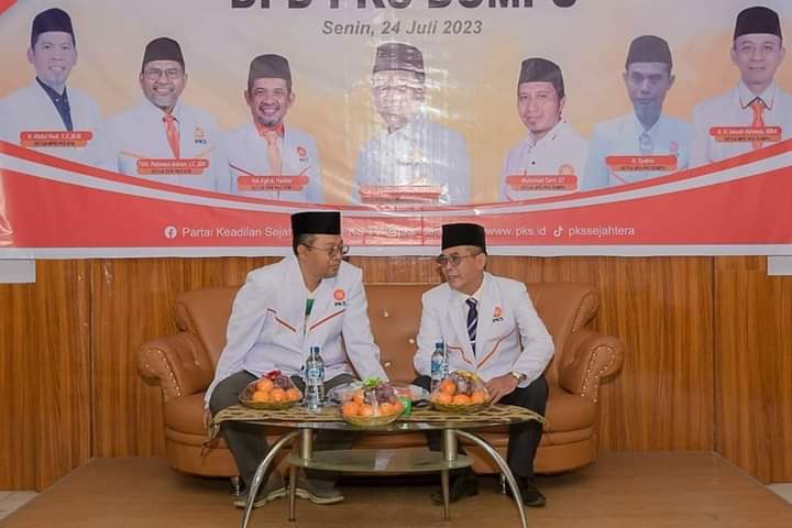 📷 Zulkieflimansyah ngobrol santai dengan Wakil Bupati Syahrul Parsan. (Humas PKS).