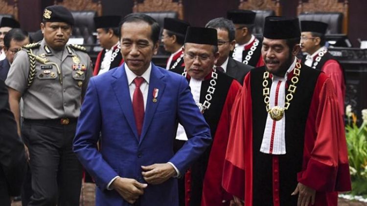📷 Para Hakim MK bersama Presiden Jokowi dalam sebuah agenda. (Ist).